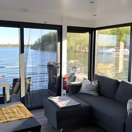بوتيل Hausboot Puettelkow