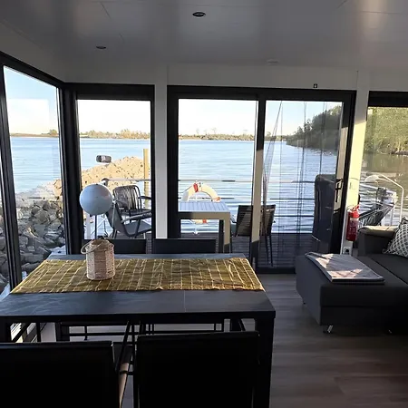Hausboot Puettelkow Röbel
